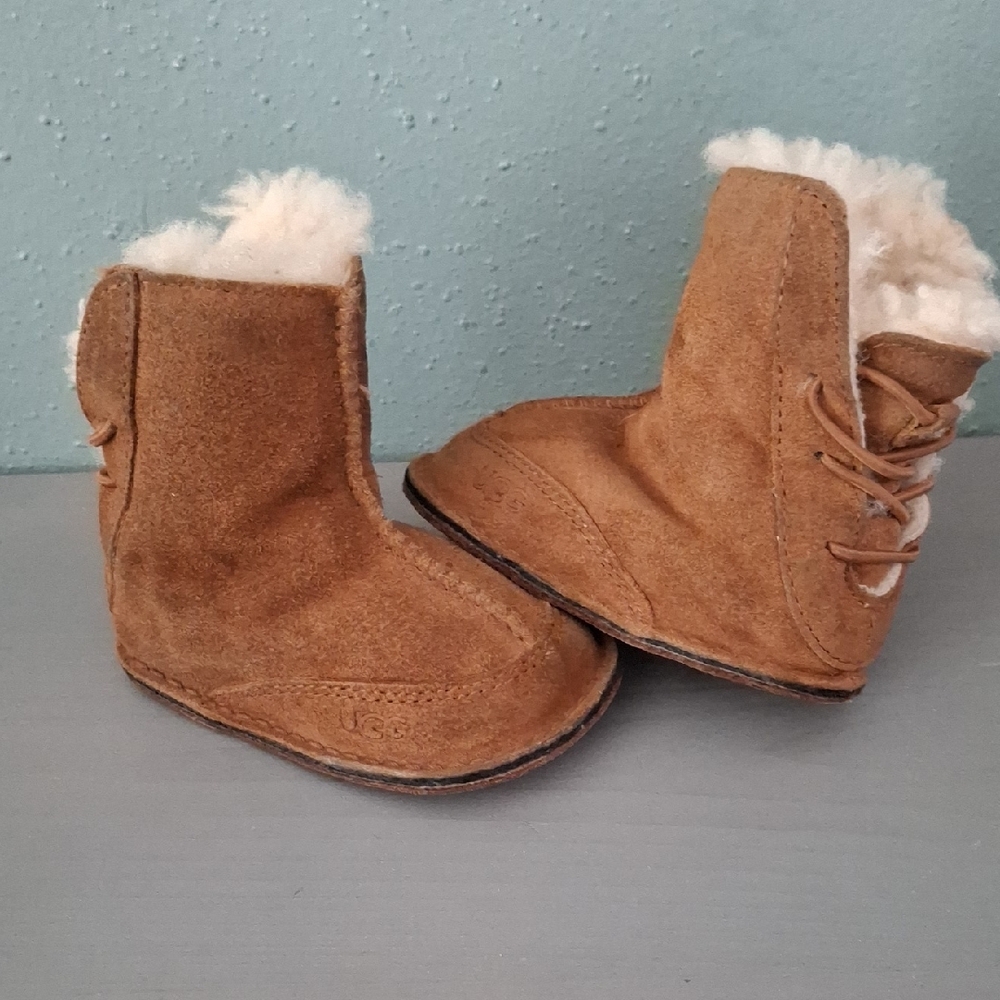 Toddler UGG BOO Tan Suede Boots Sz S